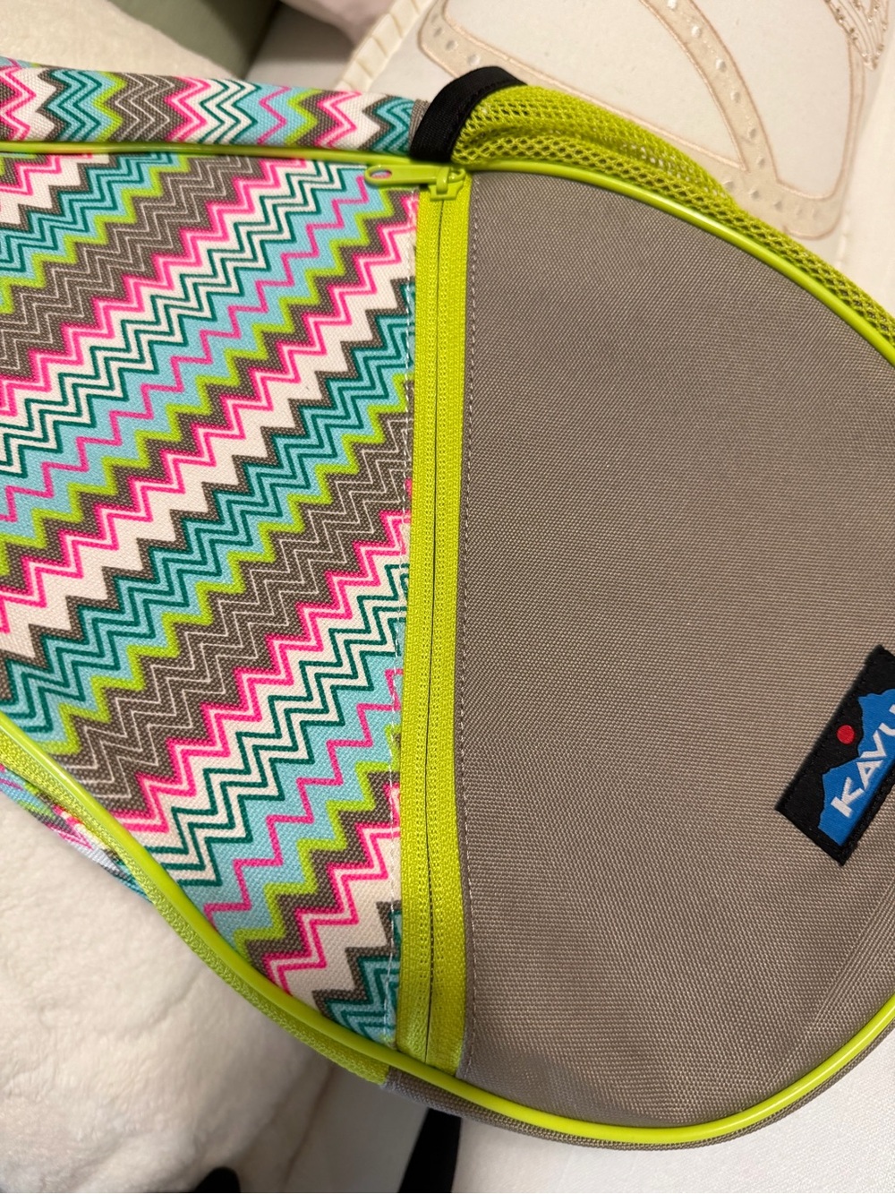 Kavu Paxton Sling Bag with Chevron pattern / signature Rope - Picture 5 of 9